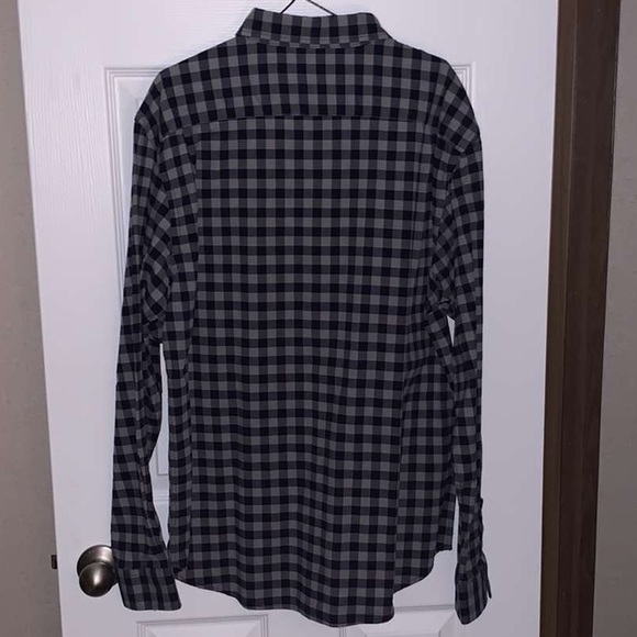 Men’s black and grey plaid old navy button down size large - Picture 4 of 4